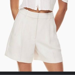 Aritzia Effortless Shorts - light birch